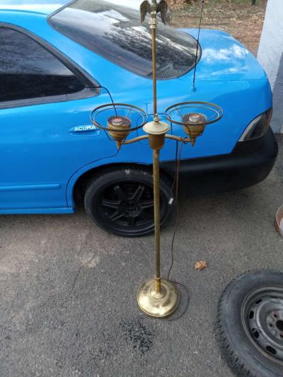 old school  lamp  in really good condition 28 dollars - Thumbnail 4