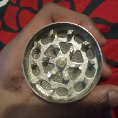 Universal Zink Hand Grinder, Revolver Collection, Silver 2.0 - Thumbnail 3