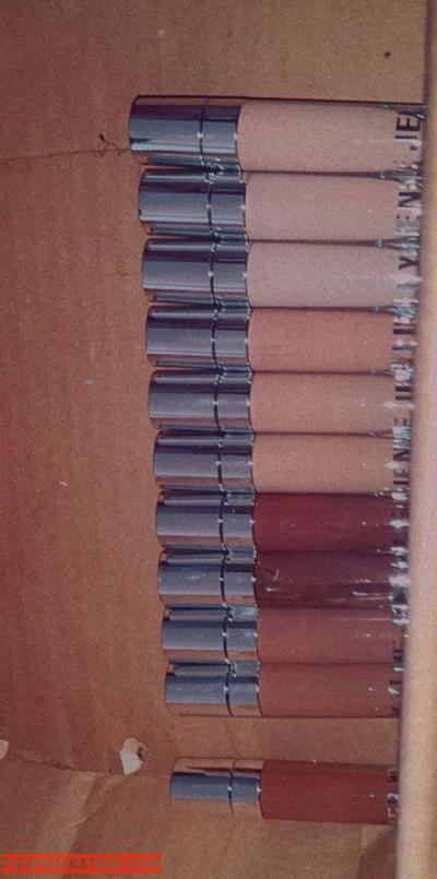 Kylie cosmetic - Thumbnail 2