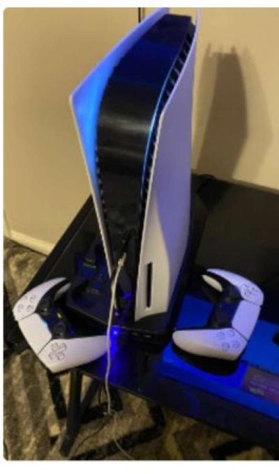 PS5 console - Thumbnail 3