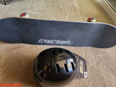 casco y patineta - Thumbnail 2