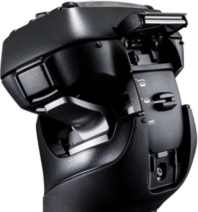 Panasonic Arc6 Shaver with self cleaning charging dock - Thumbnail 4