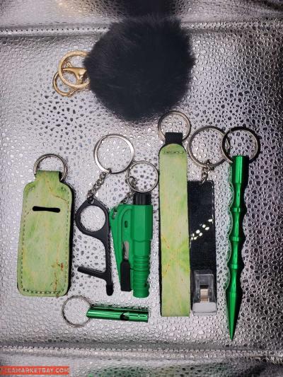 black pom safety keychain - Thumbnail 2