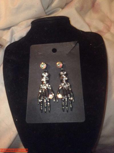 Halloween hand earrings - Thumbnail 2
