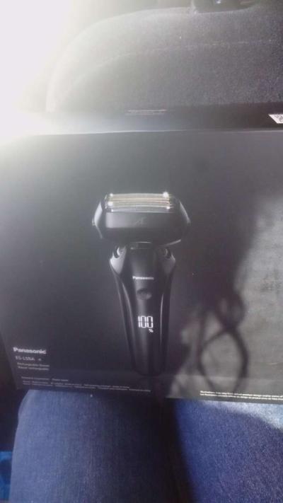 Panasonic Arc6 Shaver with self cleaning charging dock - Thumbnail 5