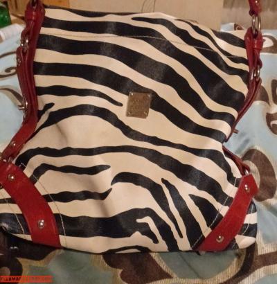 dooney and Bourke  purse great condition - Thumbnail 2