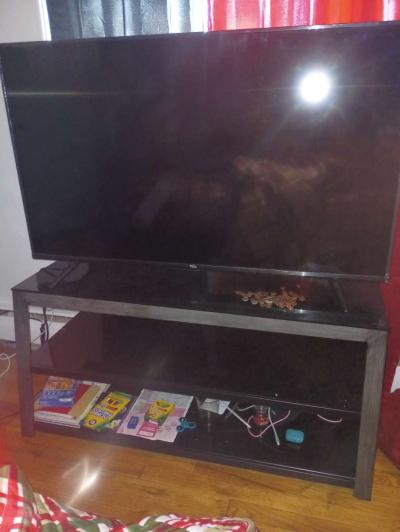 60 inch Roku TCL tv Glass TV stand - Thumbnail 4