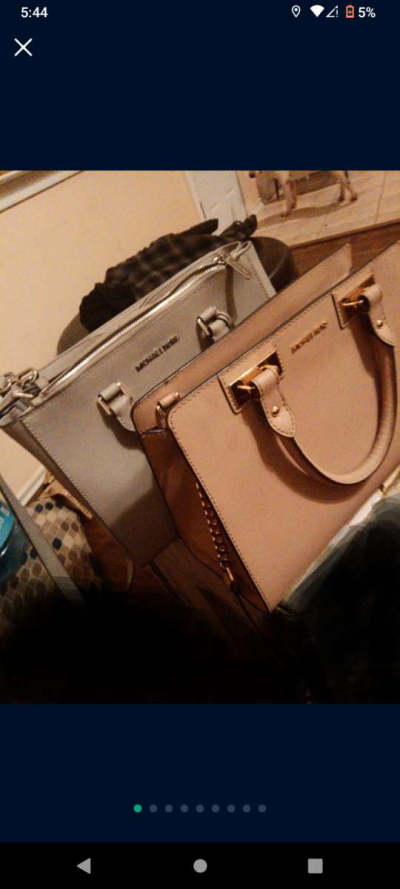 one purse for 60 - Atascosa, Texas