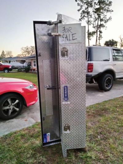 kobalt Diamond plateTruck bed toolbox - Thumbnail 3