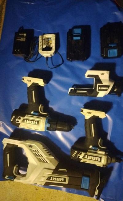 4 pc 20v cordless tool set - Monrovia, Indiana