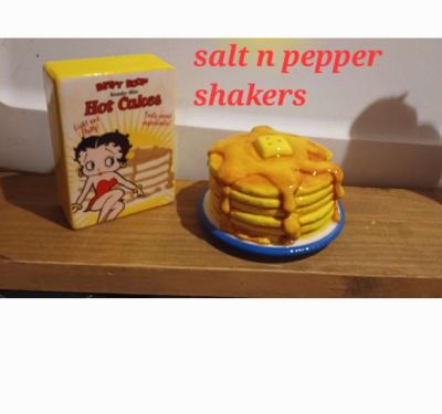 vintage Betty boop salt n pepper shakers