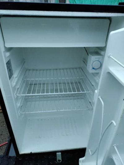 small refrigerator with freezer - Thumbnail 3