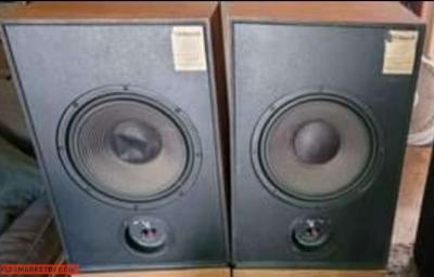 vintage Klipsch speakers are in excellent condition - Thumbnail 2