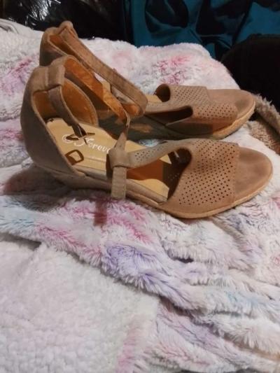 woman tan wedgevsandals - Thumbnail 2