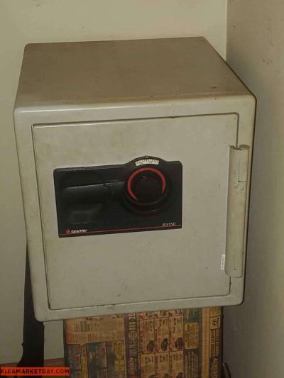 Safe With Combination - Thumbnail 2