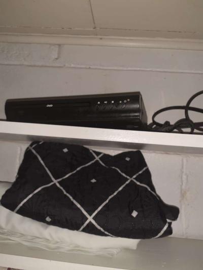 2 DVD Players - Thumbnail 4