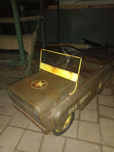 Vintage 1950s metal Military Jeep - Thumbnail 6