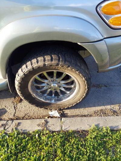 toyota sequoia  sr5 - Thumbnail 3