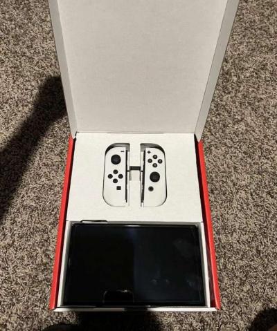 Nintendo Switch OLED - Thumbnail 3