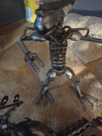 scrap metal Alien and Motorcycle - Thumbnail 4