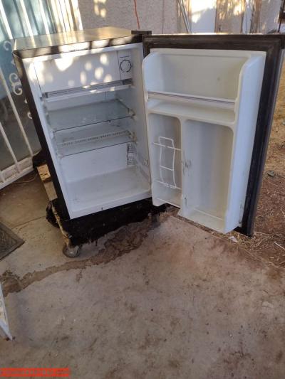 GE mini fridge w freezer barely used - Thumbnail 2