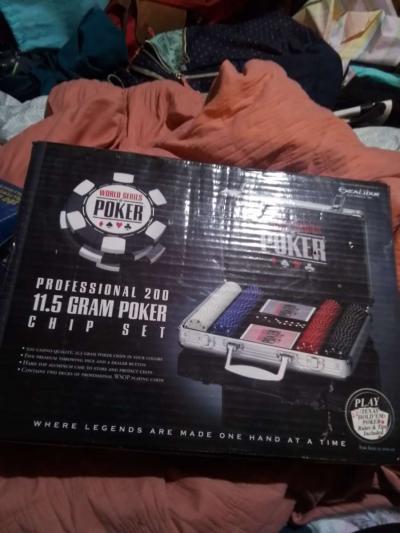professional 200 11 5 gram poker chip set