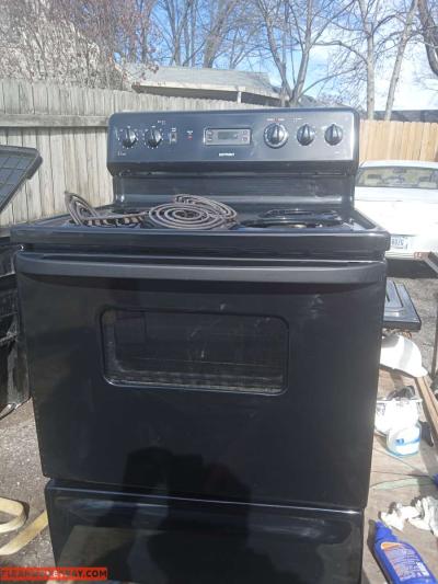 2 stoves and a refrigerator hot point is maker - Thumbnail 2