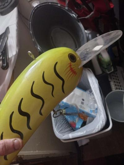 hang ur poles or whatever and put ur keys on the shelf - Thumbnail 3