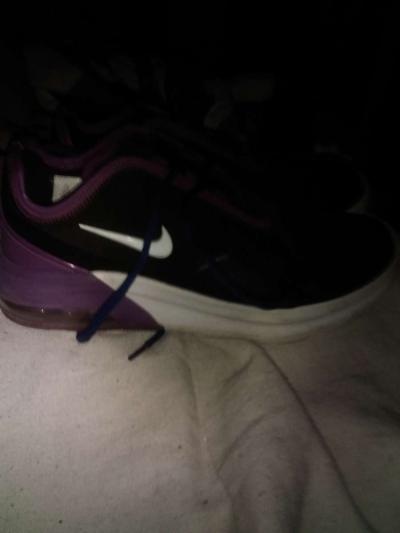woman Nike size 8 shoe