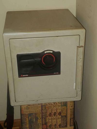 Safe With Combination - Thumbnail 3