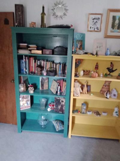 Wooden Bookshelf - Thumbnail 3