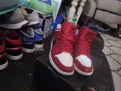 Jordan 1s in great shape and please dont waste OUR time - Thumbnail 4