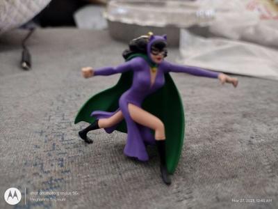 DC Earrings - Thumbnail 2