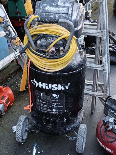 husky air compressor - Everett, Washington