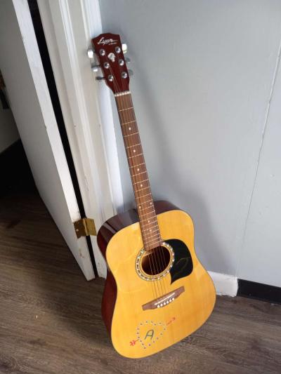 Guitar - Thumbnail 3