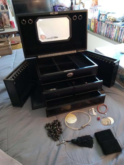 Vanity - Thumbnail 2