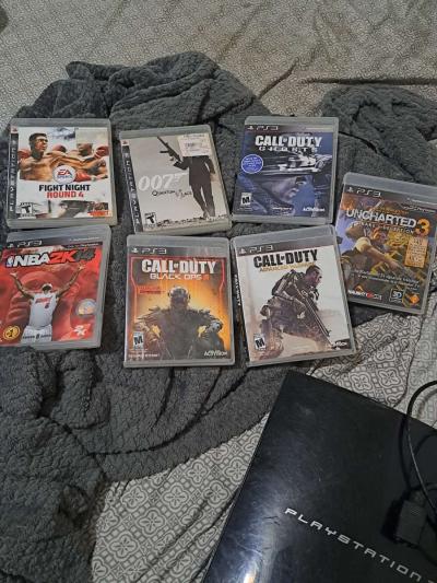 Im selling this ps3 with 7 games  without controllers - Thumbnail 3