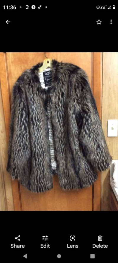 Fox Fur Coat - Thumbnail 2