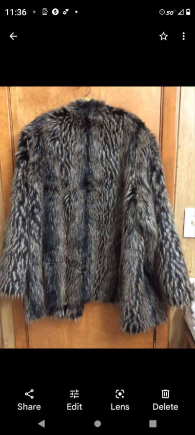 Fox Fur Coat - Thumbnail 3