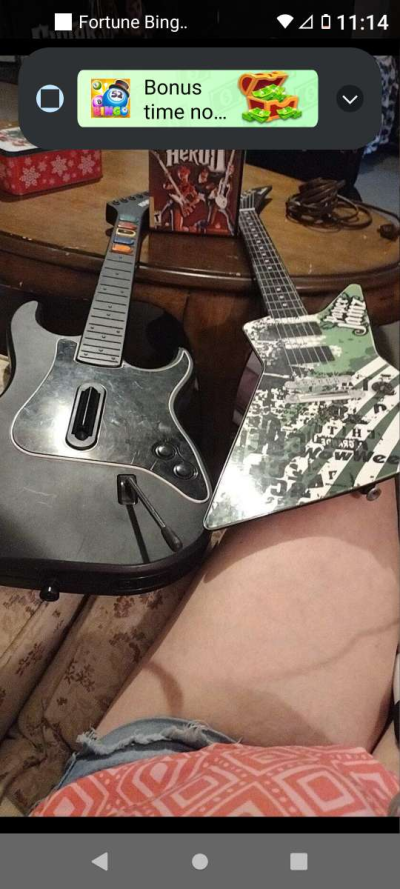 2 Guitar hero plus game for 40 2053940582 Harvey - Thumbnail 2