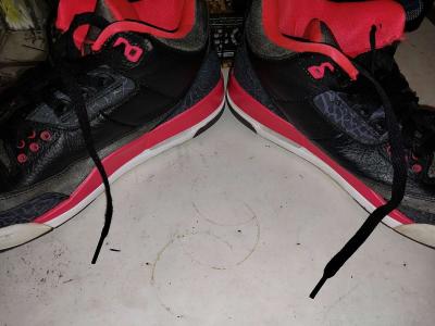 Jordan 3s - Thumbnail 4