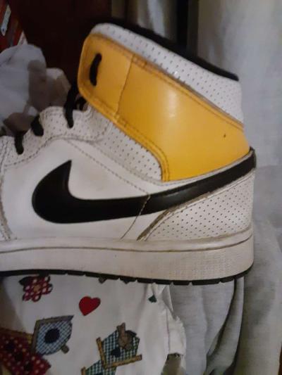 Yellow Air Jordans - Thumbnail 2
