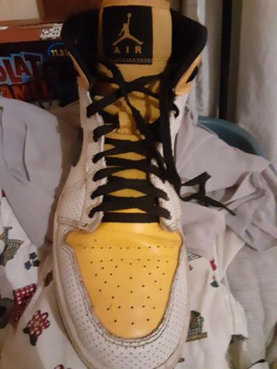 Yellow Air Jordans - Thumbnail 3