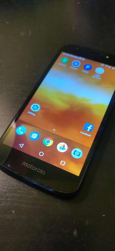 Motorola Phone with Service - Thumbnail 2