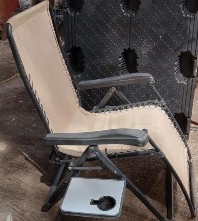 Foldable Lawn Chair with table attached - Thumbnail 5