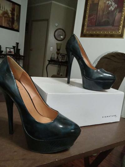 Multiple pairs of heels - Thumbnail 4