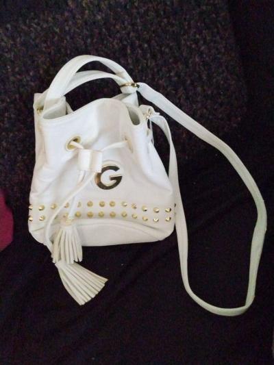 G BY GUESS WHITE CROSSBODY PURSE