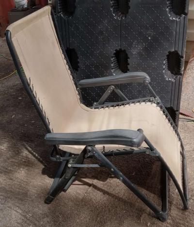 Foldable Lawn Chair with table attached - Thumbnail 4