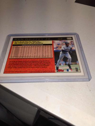 1997 Topps Ken Griffey Jr - Thumbnail 2
