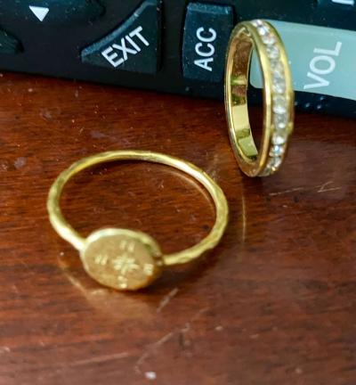 Gorgeous gold necklace with black onyx and for gold rings - Claremont, California